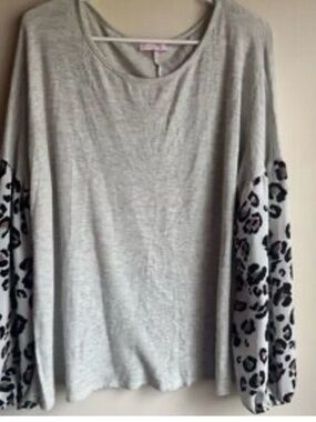 Pink lilly Grey Long-Sleeve Top with Leopard Print Sleeves sz m